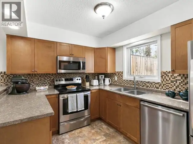 1717 HICKORY STREET Whitehorse, Yukon in Houses for Sale in Whitehorse - Image 4