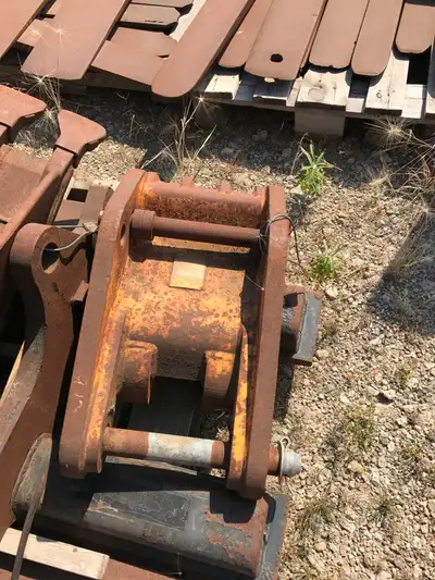 Welcome to Kent Farm Supplies Limited! John Deere Coupler Attachment Type : wedge coupler .