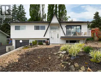 Great Bella Vista family 3 bedroom+den, 2 bathroom home with an amazing backyard offering a heated p...