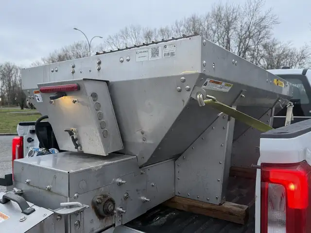 2023 Ford F-250 XL 4X4 Plow Truck with Sander in Heavy Trucks in Regina - Image 19