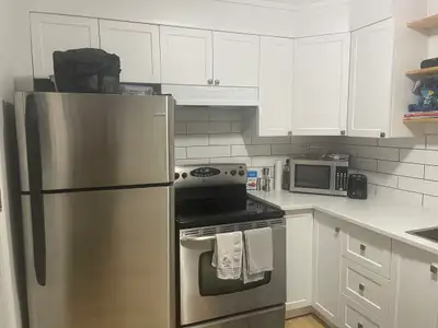 418-655-8281 À voir au 2729 Avenue de la Ronde, superbe 4 1/2 situé au 2e et dernier étage d'un peti...