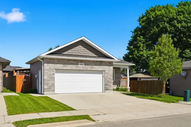 FOR SALE - 645 Davidson Ave S - Listowel