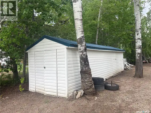 8 Hunter BAY Fishing Lake, Saskatchewan in Houses for Sale in Saskatoon - Image 6