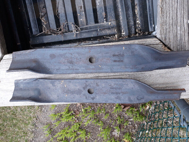 JOHH DEERE TRACTOR BLADES in Lawnmowers & Leaf Blowers in Gatineau - Image 2