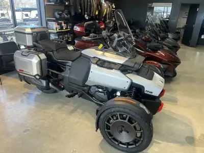 JUST REDUCED!SELLING PRICE REFLECTS $1000.00 CASH REBATE OR GET 3 YEARS OF WARRANTY OR LOW RATE FINA...