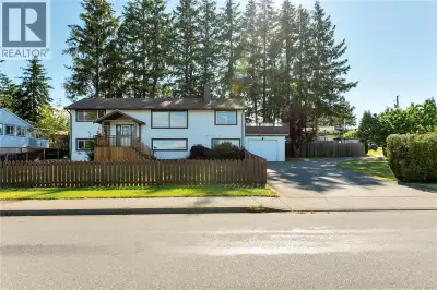 5 Bedroom and Den, 2 Bathroom home, located on a quiet 0.31 acre corner lot, on a desirable family o...