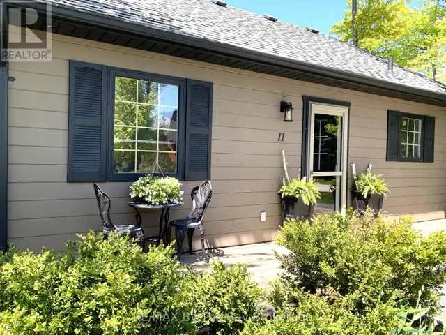 11 CABIN CRESCENT Wasaga Beach, Ontario in Houses for Sale in Oakville / Halton Region - Image 3