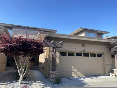 Discover comfort, convenience, and space in this bright and well-kept townhouse located in a quiet,...