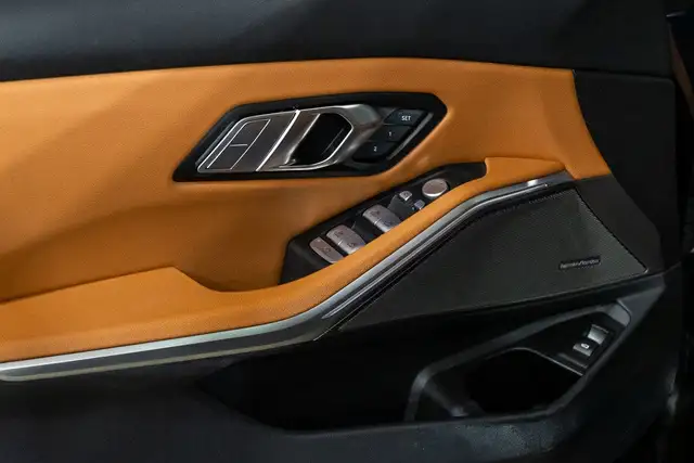 2023 BMW 3 Series 330i xDrive | Premium Amélioré | Cockpit in Cars & Trucks in City of Montréal - Image 19