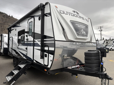 Bring the whole family without needing a massive trailer. This bunkhouse gives you space, capability...