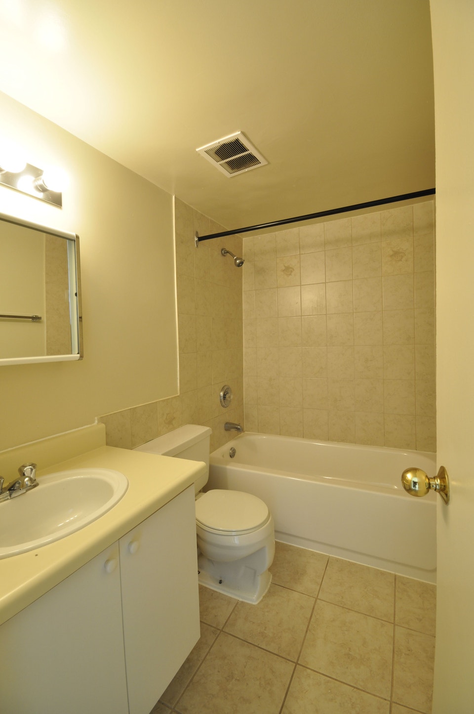 Spacious two bedroom unit for rent 3