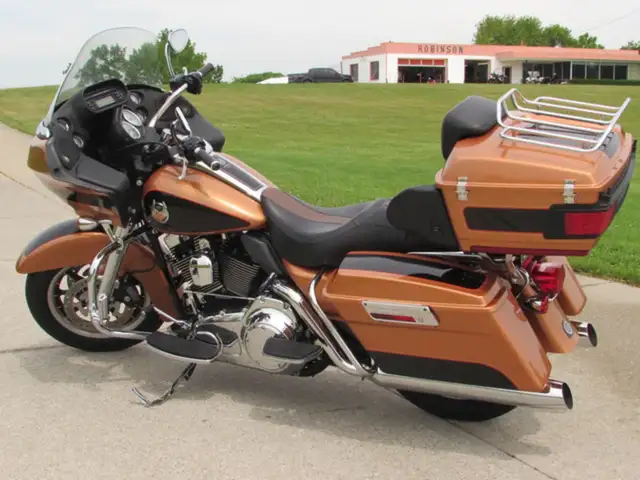 2008 Harley-Davidson FLTR Road Glide Low 49,000 KM Heated Grips, in Powerboats & Motorboats in Leamington - Image 6