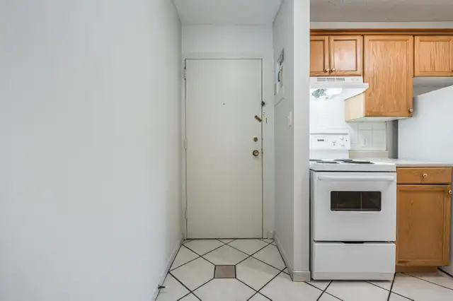 Student Rooms Available Steps From Laurier!! - Furnished Rooms!! in Room Rentals & Roommates in Kitchener / Waterloo - Image 10