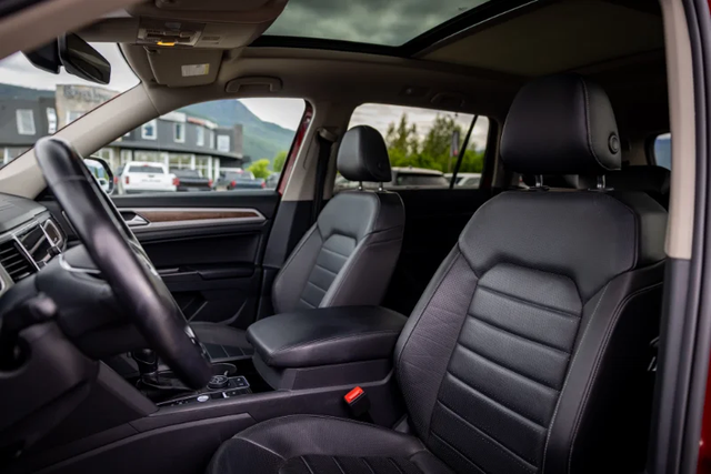2018 VOLKSWAGEN Atlas Execline in Cars & Trucks in Kamloops - Image 9