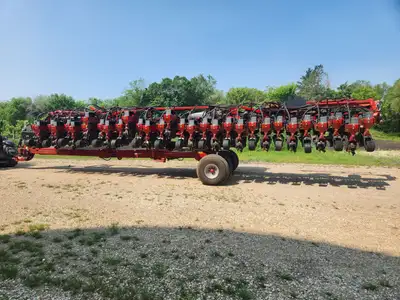 2010 Case IH 1240 Planter Drawbar Hitch-Type Outside Tires 16.5L-16.1 Wing Tires 9.5L-15 Call Cheste...