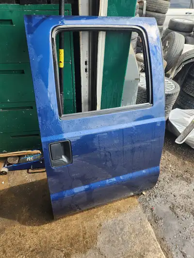 FORD F250 DOORS OFF OF A 2011 CREW CAB RIGHT REAR DOOR $300 LEFT REAR DOOR $300 FRONT DOORS ALSO AVA...