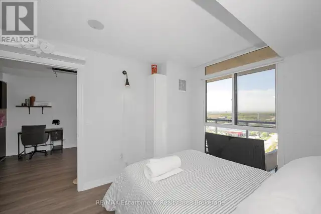 1606 - 1940 IRONSTONE DRIVE Burlington (Uptown), Ontario in Condos for Sale in Oakville / Halton Region - Image 19