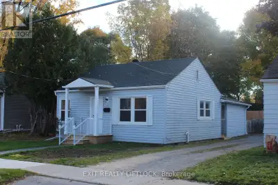 Freshly renovated 2 bedroom bungalow, updated flooring, bathroom, kitchen, in suite laundry, new fur...