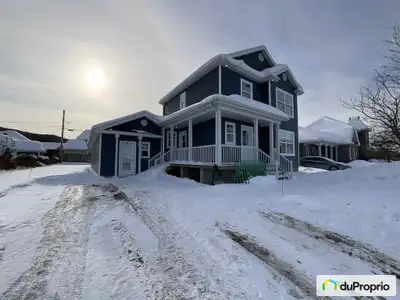 ***Promesse d'achat acceptée*** Magnifique propriété avec logement indépendant, un bijou rare sur le...