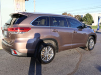 SAEFTY INCLUDED ONE OWNER ACCIDENT FREE SERVICE RECORDS LOCAL ONTARIO CAR 7 PASSENGERS Very Clean AW... (image 5)