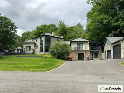 MAISON HAUT DE GAMME À STYLE UNIQUE!!! Dans un secteur paisible de Drummondville avec voisins éloign...
