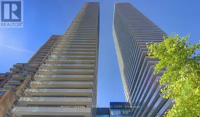 Absolutely Stunning Luxury Condo at Casa II in the Heart of Downtown Toronto!This bright and spaciou...