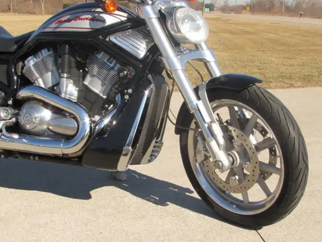 2006 Harley-Davidson VRSC R Street Rod in Street, Cruisers & Choppers in Leamington - Image 6