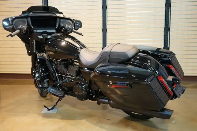 2025 Harley-Davidson FLHX - Street Glide in Sport Touring in Lethbridge - Image 5