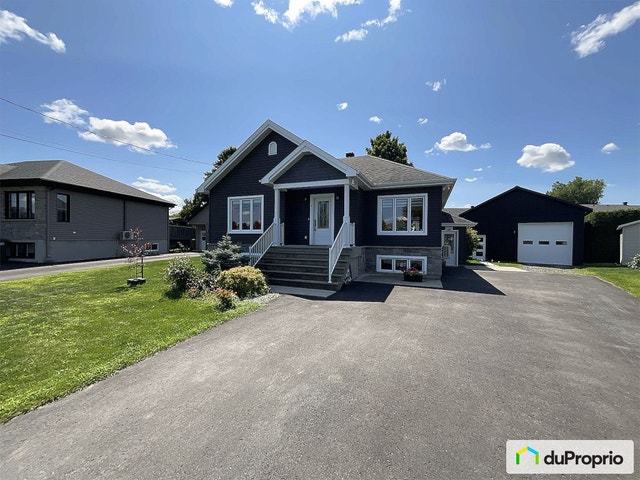 $590,000 - Bungalow for sale in Victoriaville — photo 1