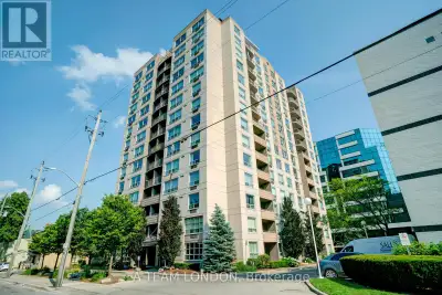 A stunning 5th floor condo, featuring 2 bed 2 baths in the heart of the city, walking distance to al...