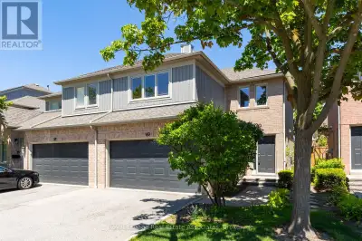 Most affordable 2 car garage townhouse in Erin Mills! Updated kitchen cabinets'25! Fantastic opportu...