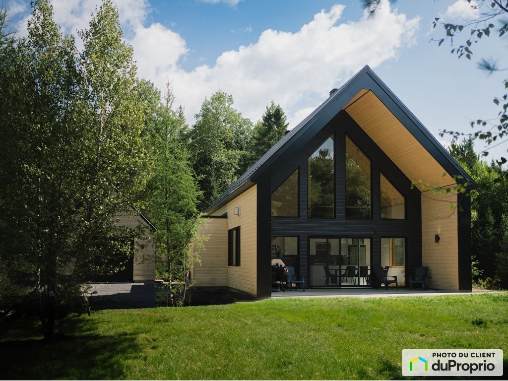 $729,900 - Price Taxes Not Included - Cottage in St-Donat — photo 1