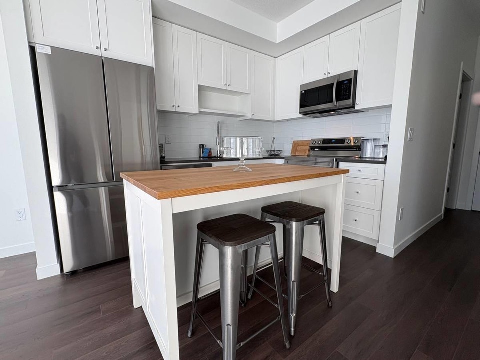 506 8509 158 STREET Surrey, British Columbia 3