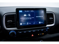 Le Hyundai Venue 2022 est un véhicule compact et polyvalent qui se distingue par son style urbain, s... (image 2)