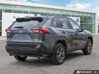 * XLE Premium Upgraded: 18-inch alloy wheels, LED fog lamps, Softex upholstery, driver's seat memory... (image 4)