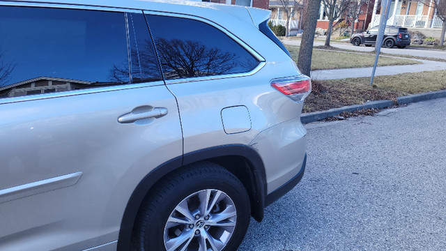 2016 Toyota Highlander, ultra clean in and out. $18,000 in Cars & Trucks in City of Toronto - Image 4