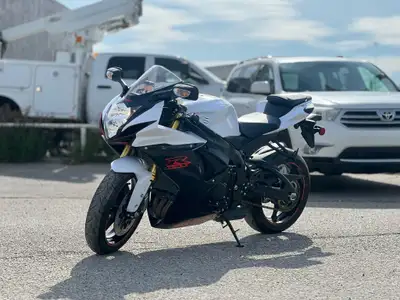 Up for grabs is a stunning 2019 Suzuki GSX-R750 in rare factory Pearl White with low kilometres and...