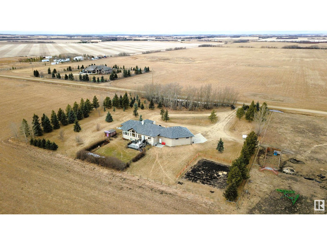 26411 TWP RD 540 Rural Sturgeon County, Alberta in Houses for Sale in St. Albert - Image 4