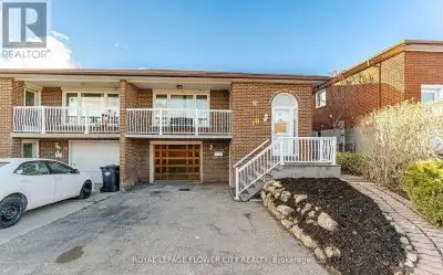 Beautifully upper portion of the home available at a convenient location with proximity to Shopping...