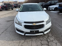 Experience the Perfect Balance of Efficiency and Comfort with the 2015 Chevrolet Cruze 2LT – Your Id... (image 4)