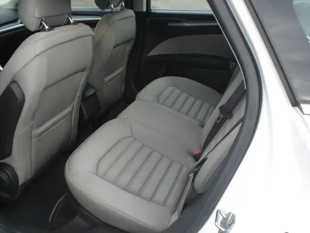 2014 Ford Fusion 4dr Sdn S Hybrid FWD in Cars & Trucks in Mississauga / Peel Region - Image 11