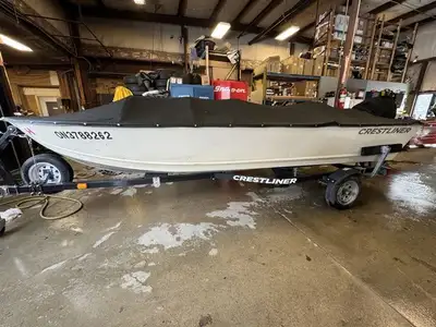 Get on the water this year in this Custom Built CRESTLINER CV1667 with 20hp Suzuki 4-Stroke. Custom...