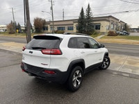 This vehicle is equipped with: 3.2L 6 cylinder engine Automatic 9 Speed Transmission Panoramic roof... (image 5)