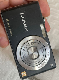 Panasonic Lumix DMC-FX35 10 Megapixel Digital Camera - READ NOTE