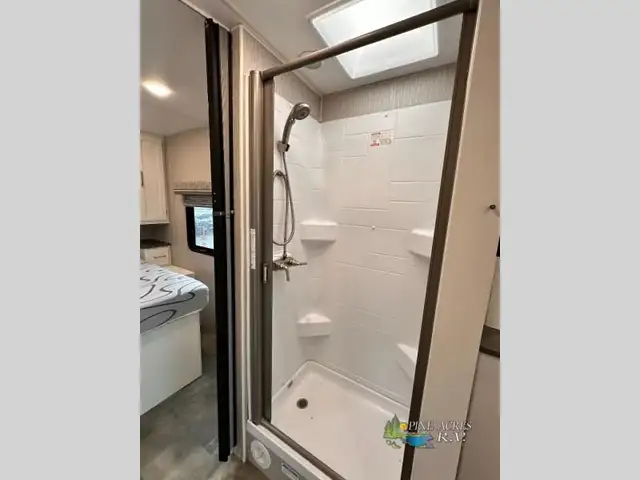 2022 Coachmen RV Pursuit 29XPS Front Bunk 11 Miles in RVs & Motorhomes in Moncton - Image 40