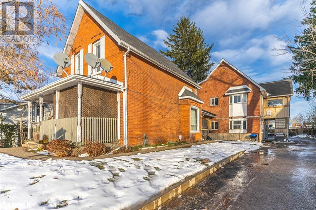 81 INNISFIL Street Barrie, Ontario in Houses for Sale in Barrie - Image 4