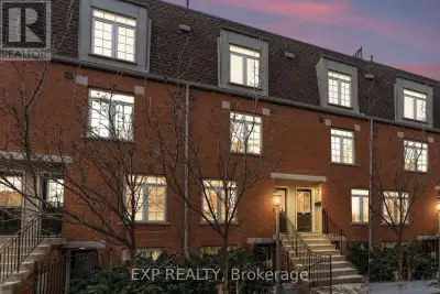 **Watch Virtual Tour** This bright & spacious 2-bedroom townhouse in a prime West End location is su...