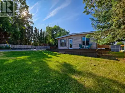 *GET THE BEACH TOYS! *CUTE CABIN ALERT! Located in the core of Windermere (steps to the beach and La...