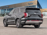 *Leather Seats!* With its impressive features list, awesome SUV capability, and luxury interior, thi... (image 4)