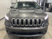Le Jeep Cherokee NORTH 3.2L AWD MAGS CRUISE A/C 2015 proposé par AutoStudio 72 à Mirabel est un VUS... (image 5)